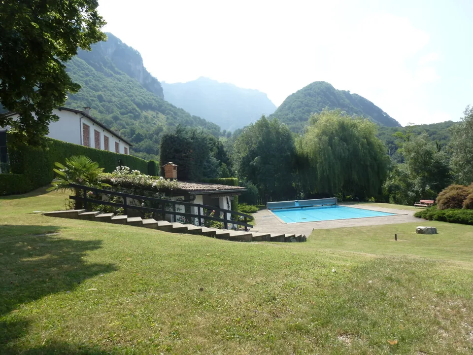 AROGNO - PROPRIÉTÉ DE PRESTIGE AVEC PISCINE, WELLNESS ET VUE SUR LE LAC