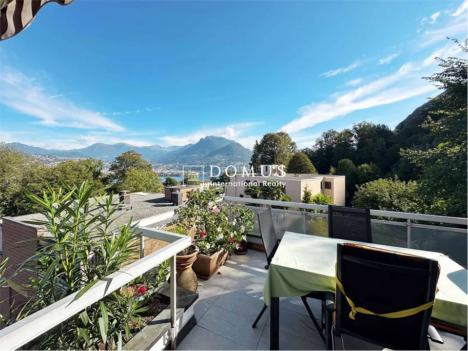 Dachgeschoss mit Seeblick-Terrasse in Pazzallo