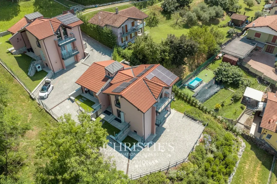 Villa neuve avec jardin à Gavirate