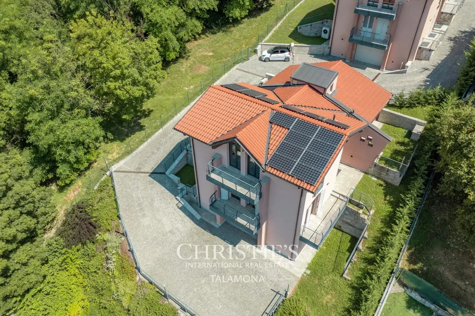 Villa neuve avec jardin à Gavirate