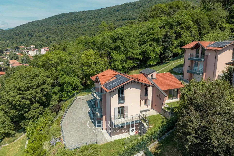 Villa neuve avec jardin à Gavirate