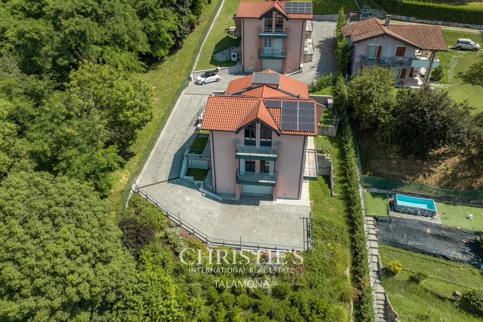 Neubau-Villa mit Garten in Gavirate