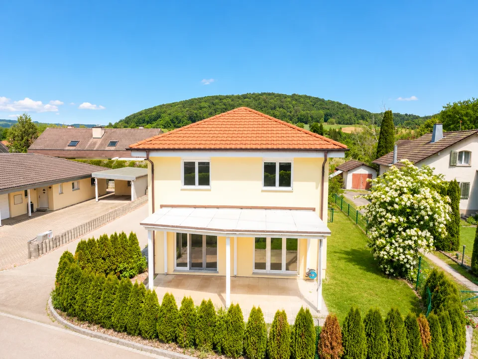 Casa familiare moderna a Eiken con luce, pace e qualità della vita