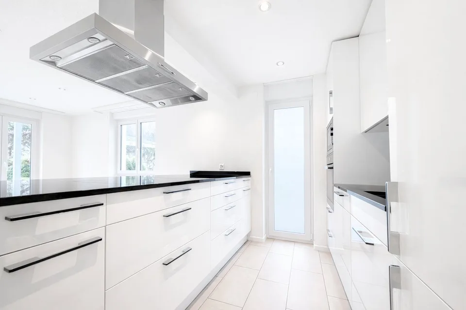 Casa familiare moderna a Eiken con luce, pace e qualità della vita