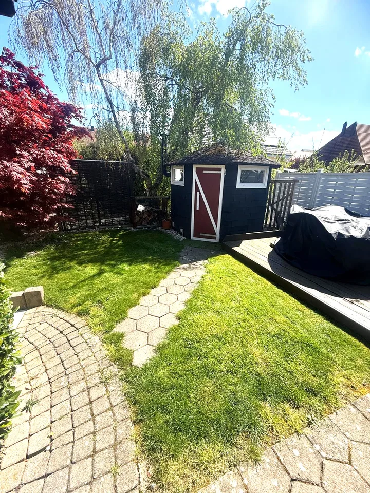 Grosszügiges Einfamilienhaus mit Pool, Wintergarten und vielseitigem Raumangebot