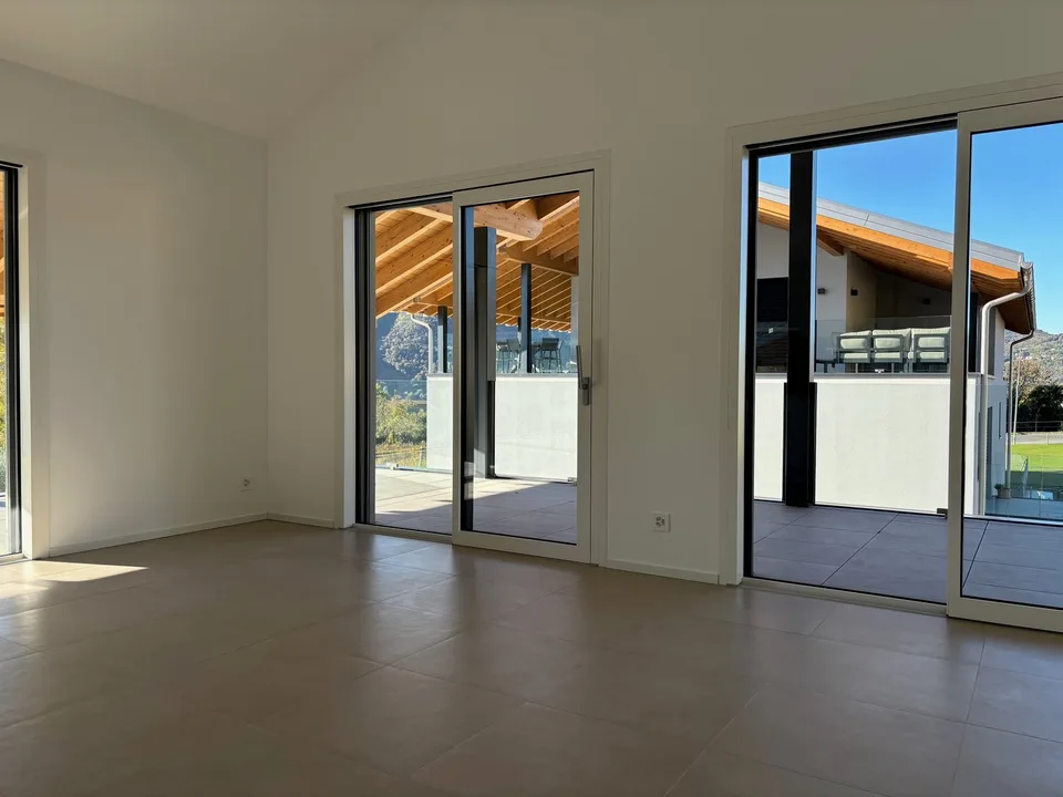Modernes Dachgeschoss mit 3.5 Zimmern und großem Terrassenbereich