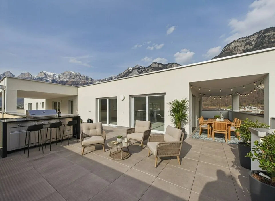 Attika-Wohntraum über den Dächern - 197 m² Terrasse mit Panorama-Bergblick