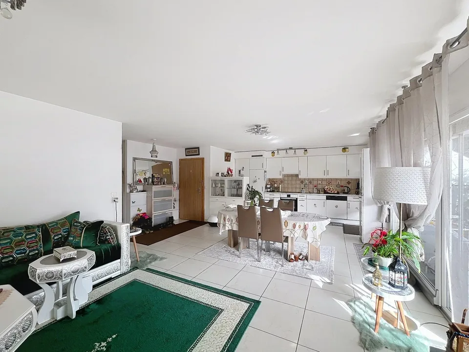 Spacieux 4.5 pièces avec grande terrasse et vue dégagée à Conthey
