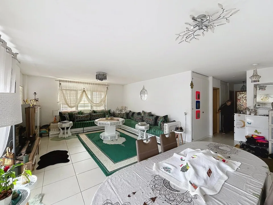 Spacieux 4.5 pièces avec grande terrasse et vue dégagée à Conthey