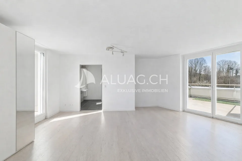 APPARTEMENT AVEC VUE IMPRENABLE SUR LE LAC – photo 8 sur 12