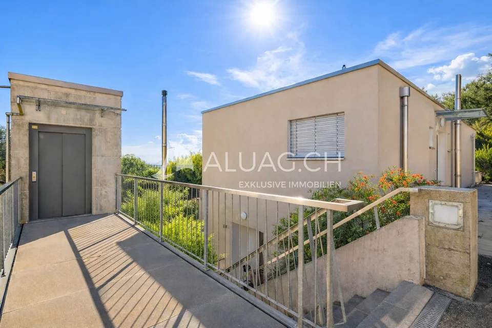 APPARTEMENT AVEC VUE IMPRENABLE SUR LE LAC – photo 12 sur 12
