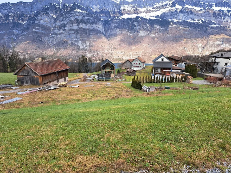 Nachhaltiges Eigenheim über dem Walensee: Kompakte Designhäuser im Minergie-P Standard geplant