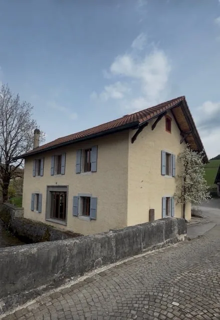 2112 Môtiers/NE Vendita di una casa di villaggio ristrutturata con fascino d'antan