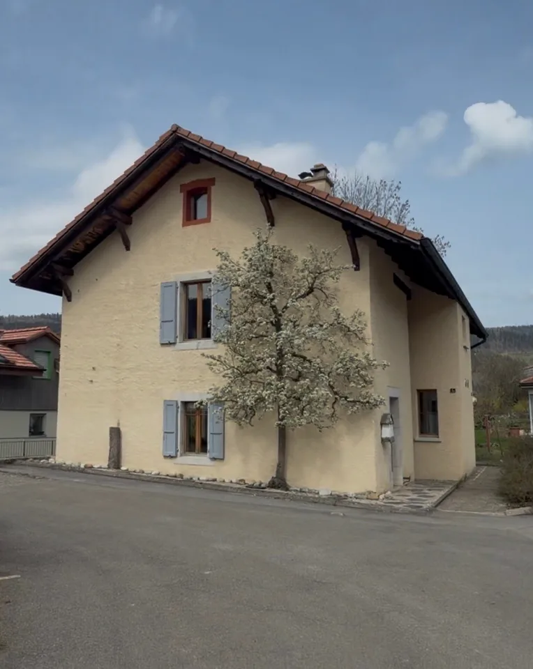 2112 Môtiers/NE Vente d'une maison villageoise rénovée au cachet d'antan