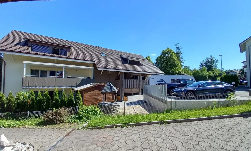 Appartement 4 pièces moderne dans un quartier calme de Fahrwangen