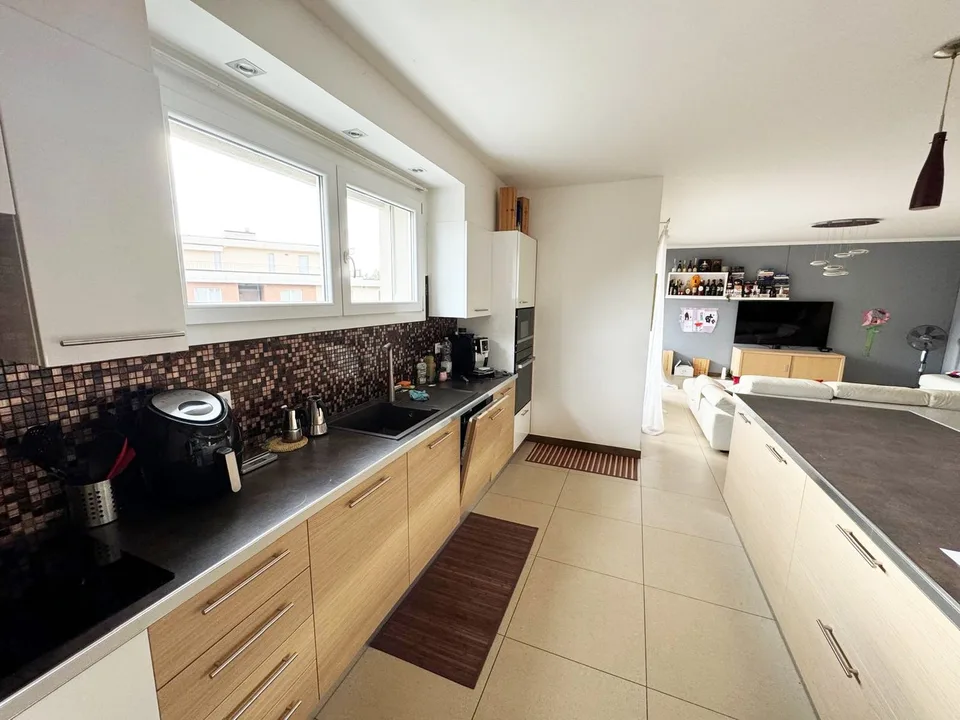 Wunderschöne 4.5 Zimmer mit zwei Badezimmern und 2 Parkplätzen – Foto 6 von 8