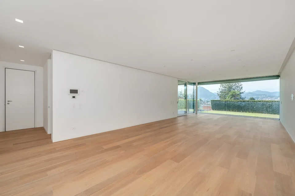 LUXURIÖSE 4.5 ZIMMER WOHNUNG MIT GARTEN