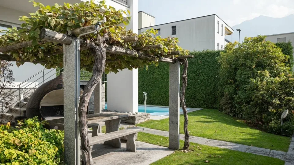 Schöne Doppelhaushälfte mit Pool - Sementina