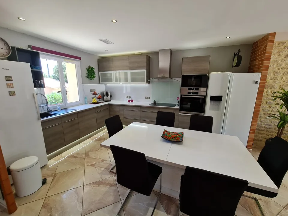 Vendita di una bella casa provenzale in pietra con doppio garage – foto 9 di 14