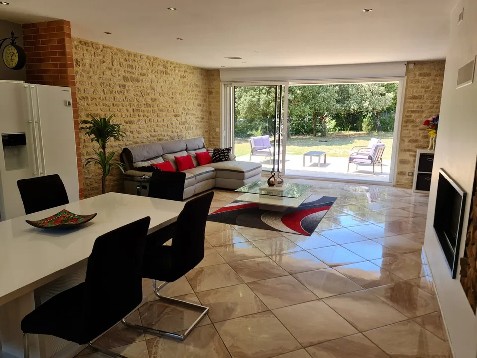 Vendita di una bella casa provenzale in pietra con doppio garage – foto 8 di 14