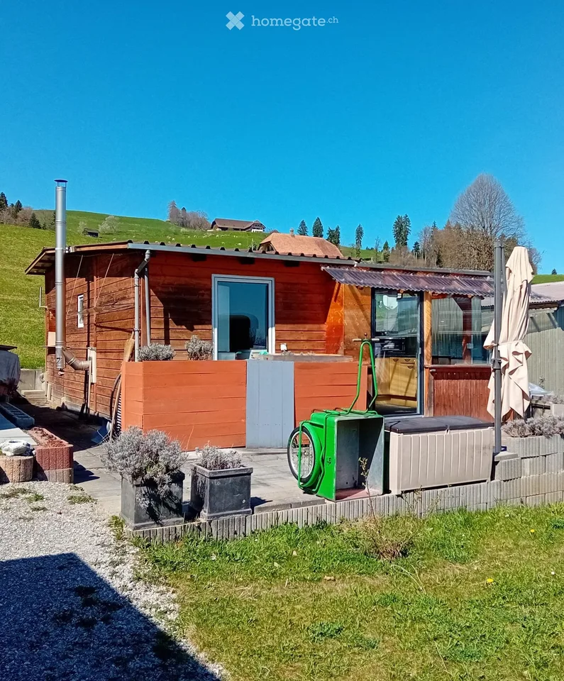 Wohnwagen mit Vorbau und Terrasse