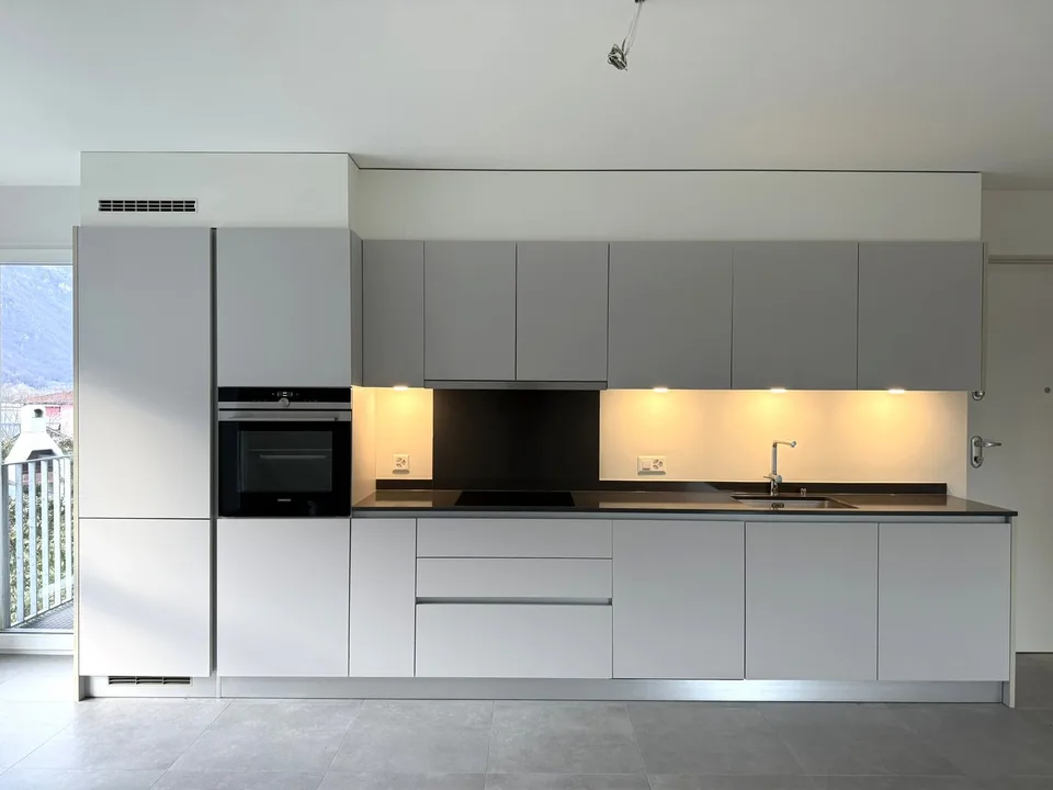 Splendido 4.5 locali a Claro, 3 box in autorimessa inclusi!