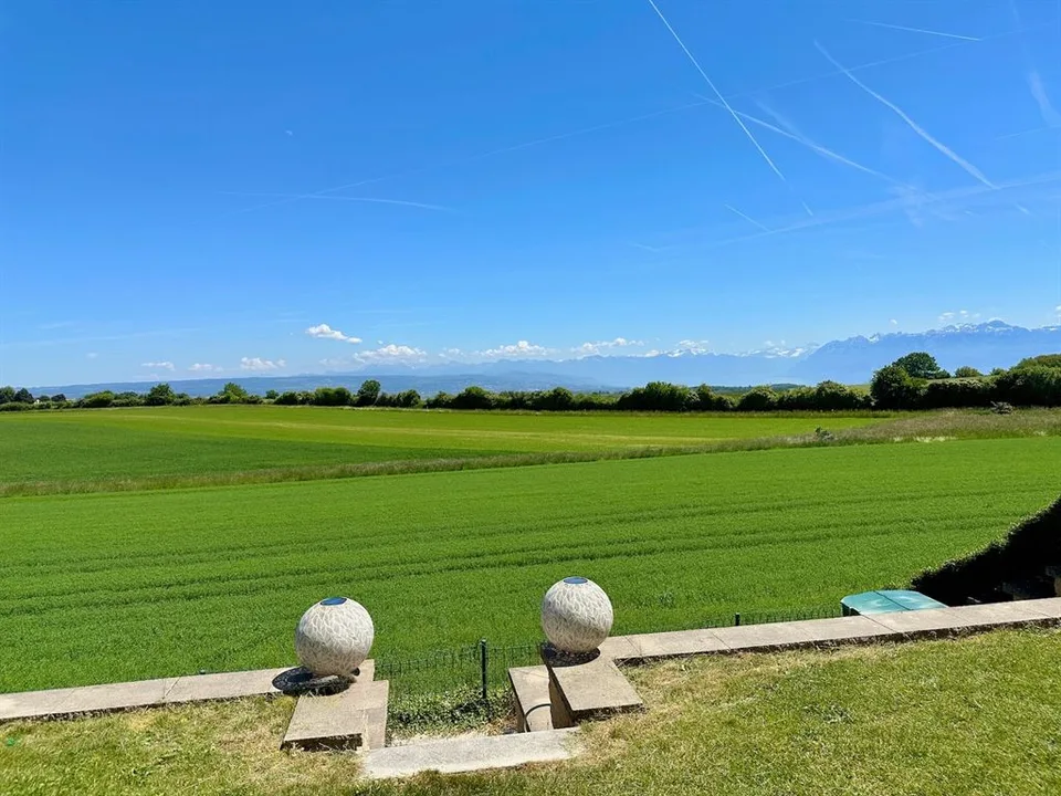 Superbe villa rénovée avec vue panoramique sur les Alpes