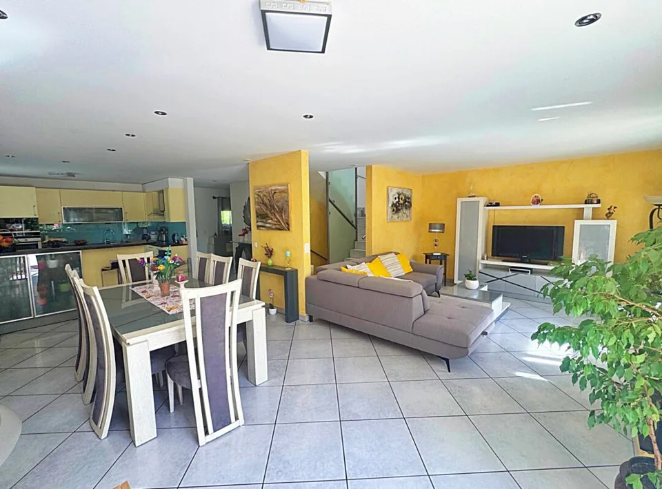 Einfamilien-Villa von Ausnahme mit 200 m2 Wohnfläche und separatem Studio