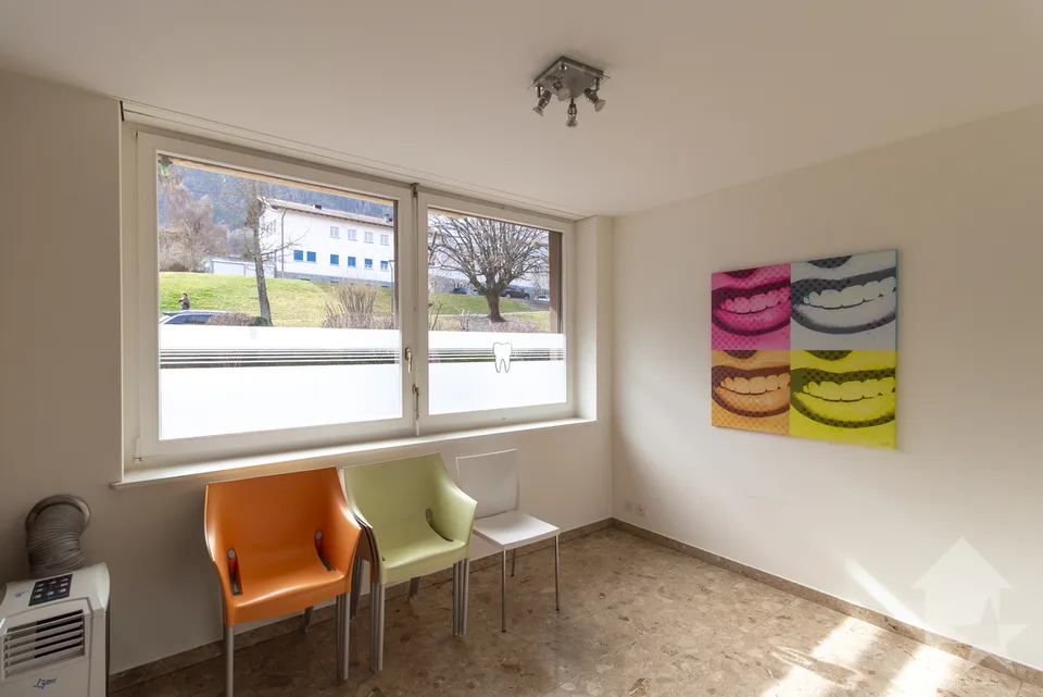 Über 4.5 Zimmer helles Büro von 115 m2 zum Umbau in eine Wohnung
