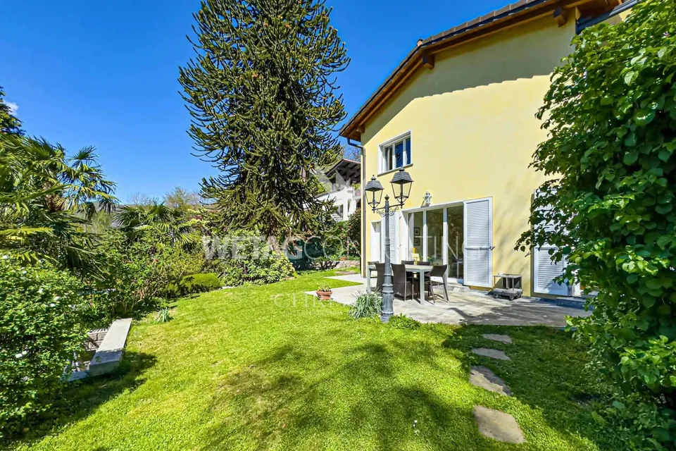 Zu verkaufen in Lugano-Odogno eine charmante Villa mit Pool, ein freistehendes Nebengebäude & eine kleine Einliegerwohnung