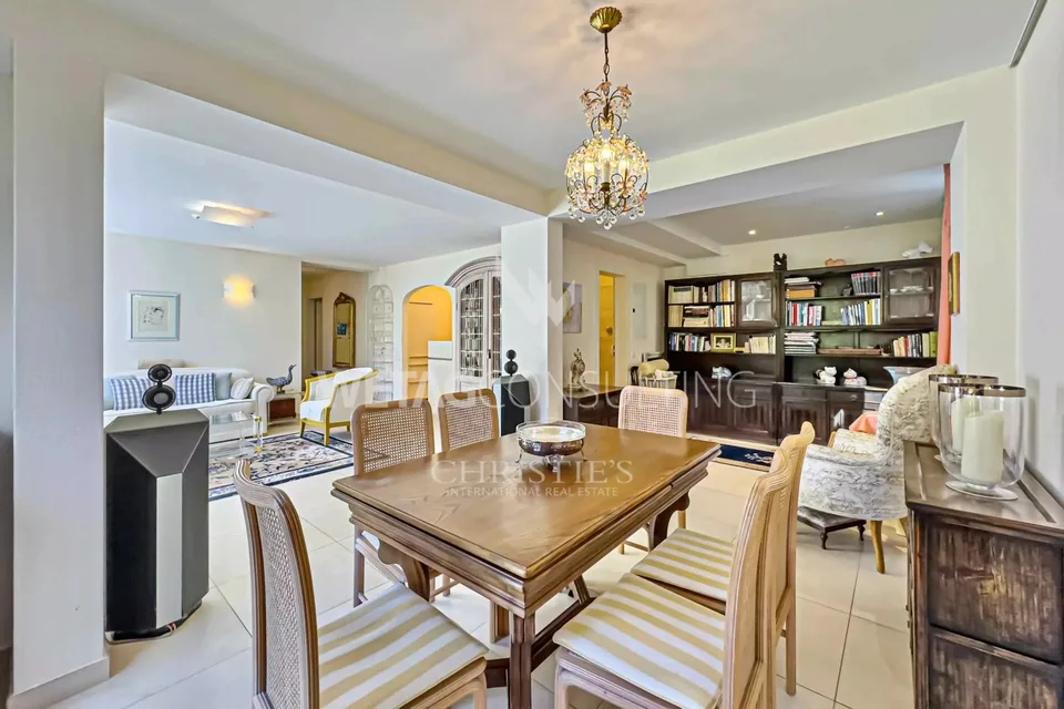 À vendre à Lugano-Odogno une charmante villa avec piscine, un bâtiment annexe indépendant & un petit appartement