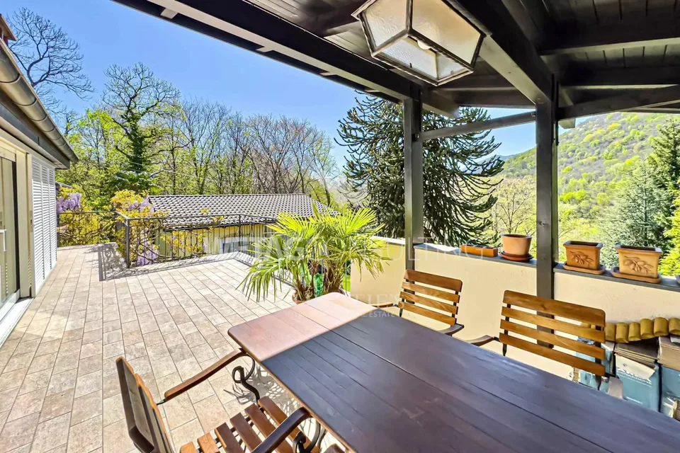 In vendita a Lugano-Odogno una deliziosa villa con piscina, un fabbricato accessorio indipendente & un piccolo appartamento – foto 11 di 13