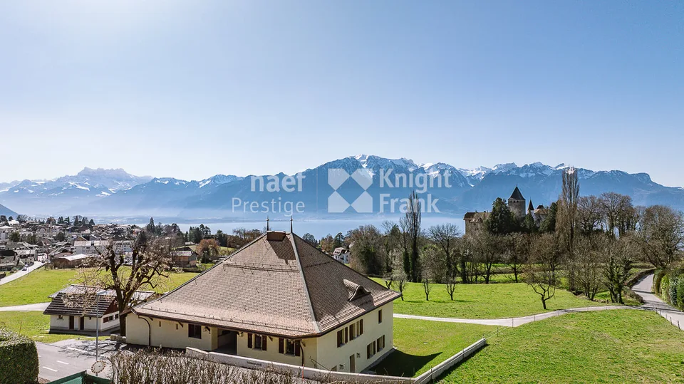 Zu verkaufen - Einzelobjekt mit 12,5 Zimmern, nur wenige Schritte vom Zentrum von Blonay und mit atemberaubendem Blick auf den See