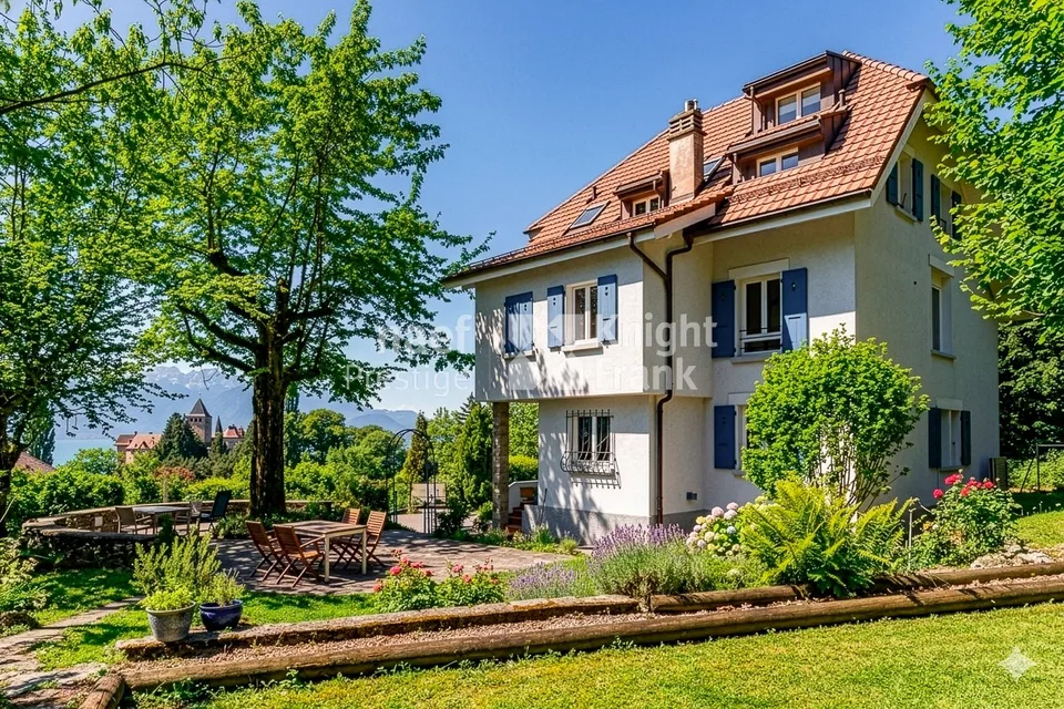 A vendre - Propriété individuelle de 12.5 pièces à deux pas du centre de Blonay et magnifique vue sur le lac