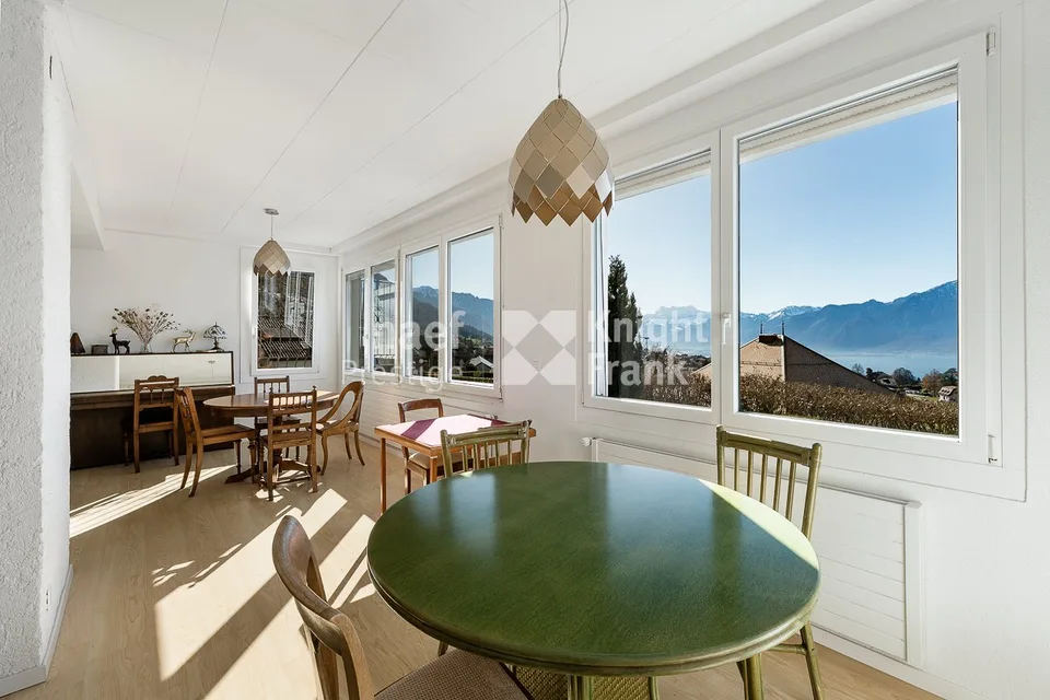 Zu verkaufen - Einzelobjekt mit 12,5 Zimmern, nur wenige Schritte vom Zentrum von Blonay und mit atemberaubendem Blick auf den See