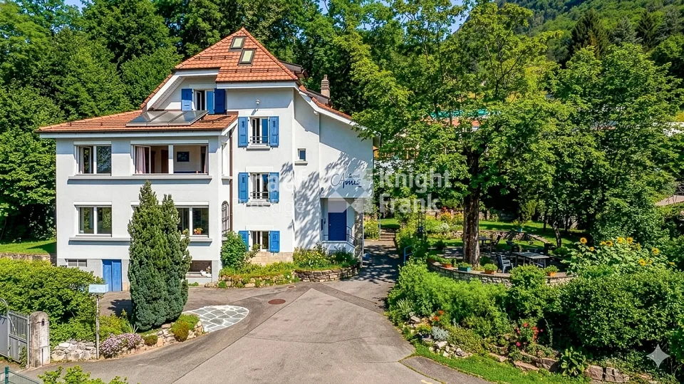 Zu verkaufen - Einzelobjekt mit 12,5 Zimmern, nur wenige Schritte vom Zentrum von Blonay und mit atemberaubendem Blick auf den See