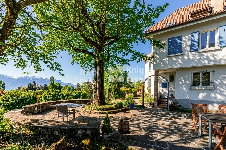 Zu verkaufen - Einzelobjekt mit 12,5 Zimmern, nur wenige Schritte vom Zentrum von Blonay und mit atemberaubendem Blick auf den See