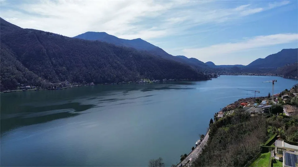 Vaste et lumineuse villa de tête avec vue imprenable sur le lac - Rent to buy – photo 9 sur 13