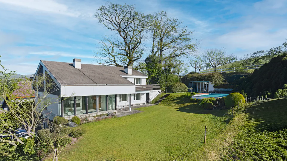 EXKLUSIVE VILLA - PRIVATES GARTENPARADIES MIT POOL