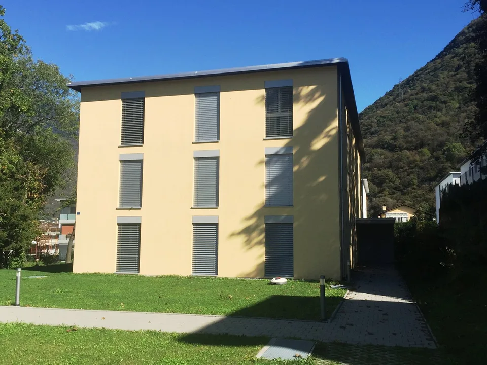 Arbedo, moderno 3.5 locali con ampio giardino