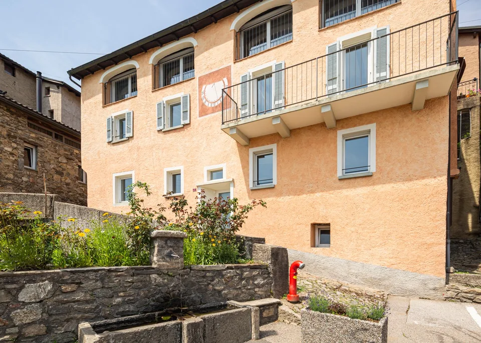 Casa padronale con ampi spazi | Herrschaftssitz mit grossem Raumangebo