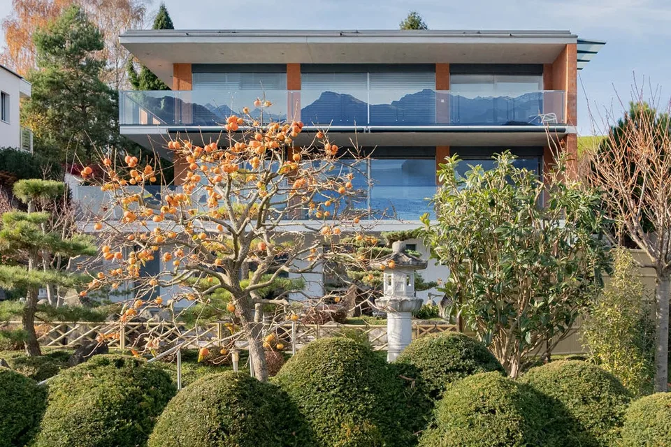 Villa di architetto elegante con vista sul lago e sulle montagne imprenabile