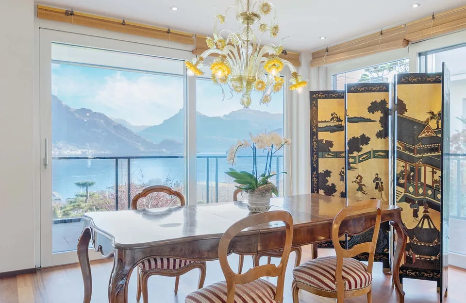 Villa di architetto elegante con vista sul lago e sulle montagne imprenabile