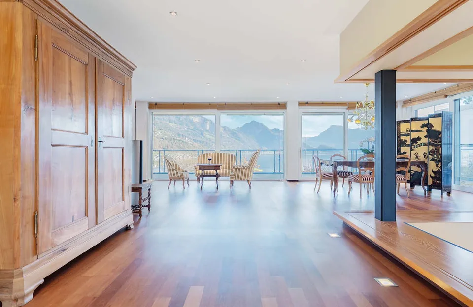 Villa di architetto elegante con vista sul lago e sulle montagne imprenabile