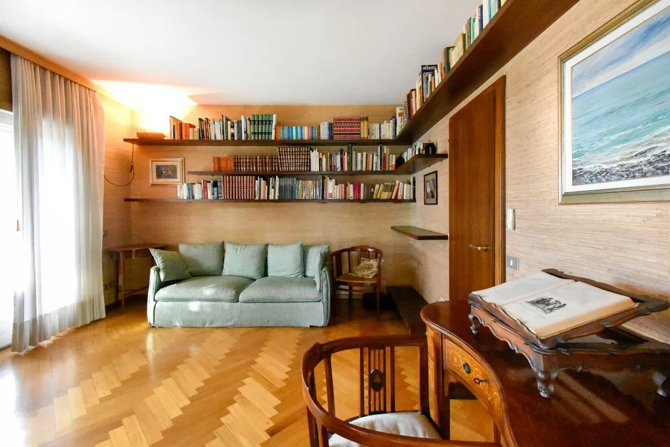 Signoriles Appartement mit 5 Zimmern im Stadtzentrum – Foto 9 von 11