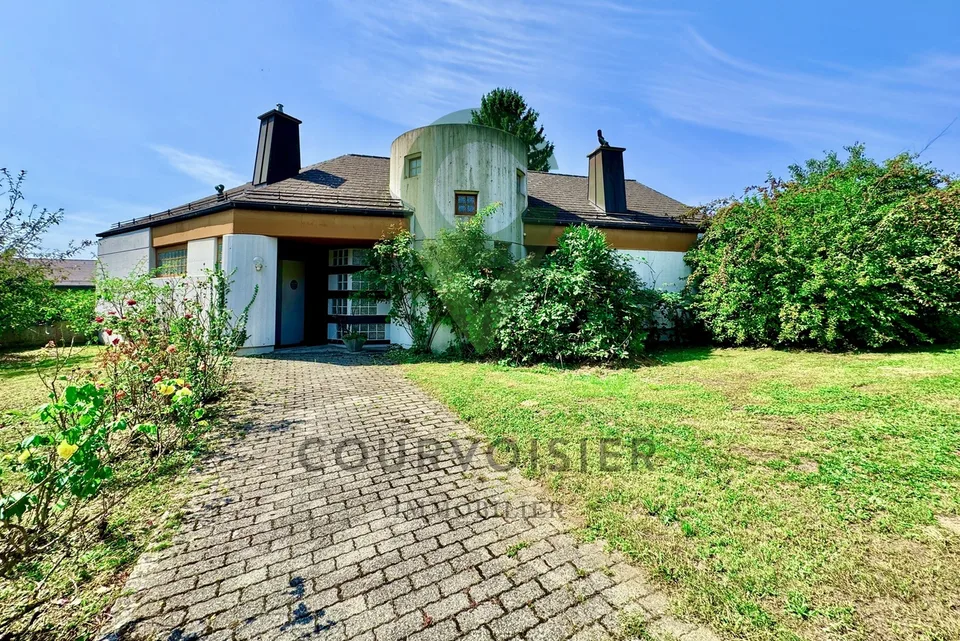 Maison d'architecte avec cachet et potentiel - à rafraîchir