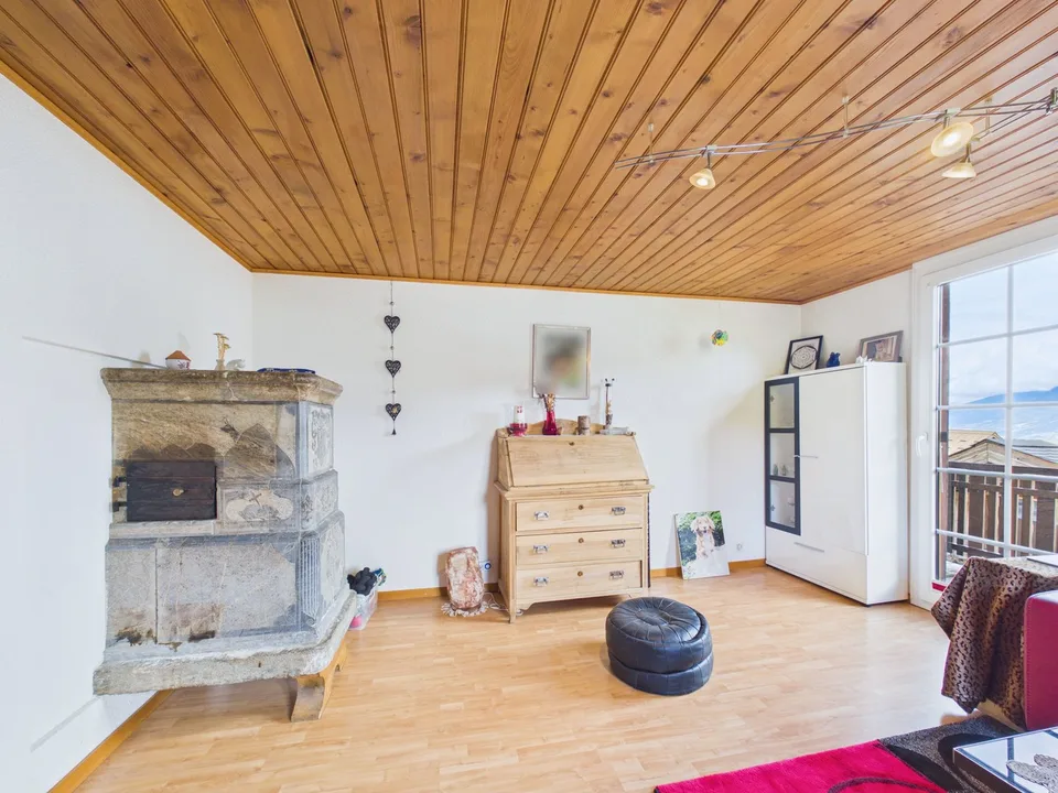 Charmant chalet avec terrain constructible et grande loggia d'été à Ergisch