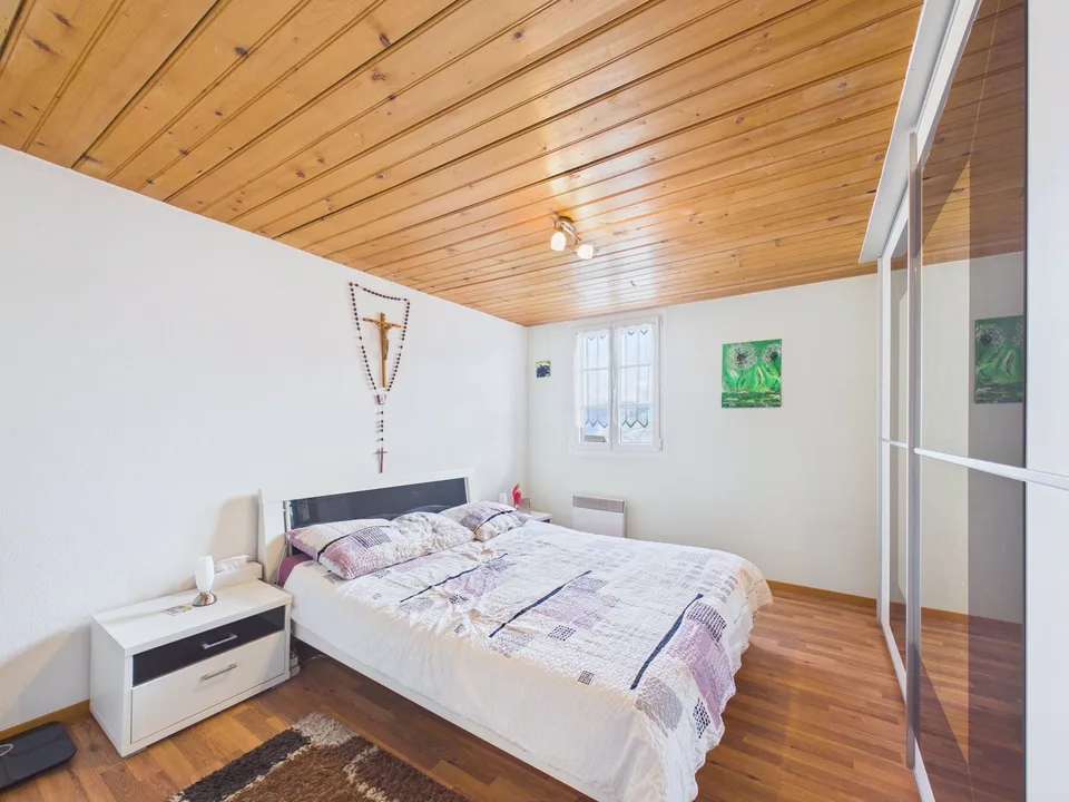 Charmant chalet avec terrain constructible et grande loggia d'été à Ergisch