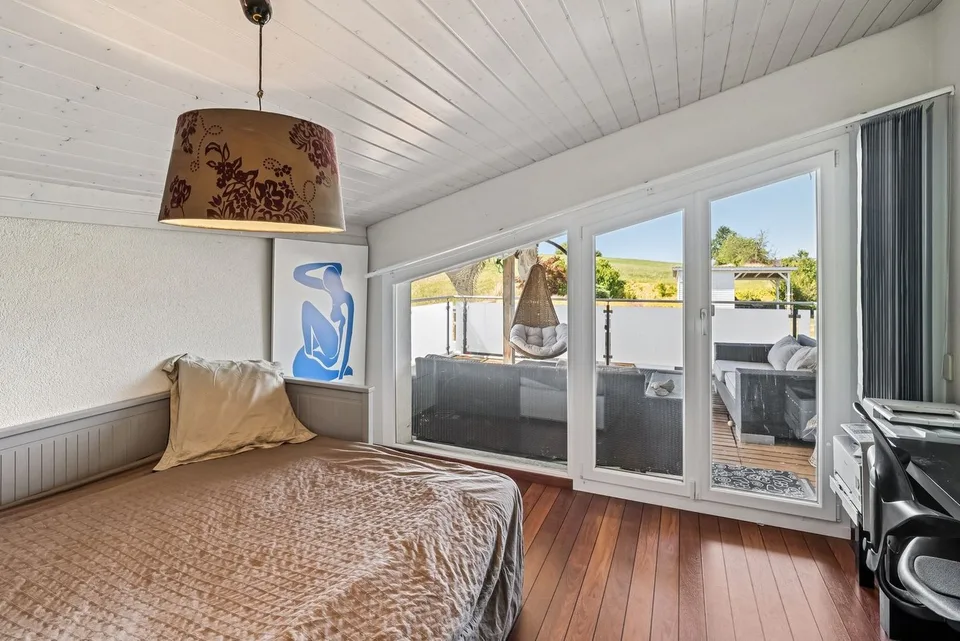 Elegant single-family villa with 6.5 rooms, pool and jacuzzi