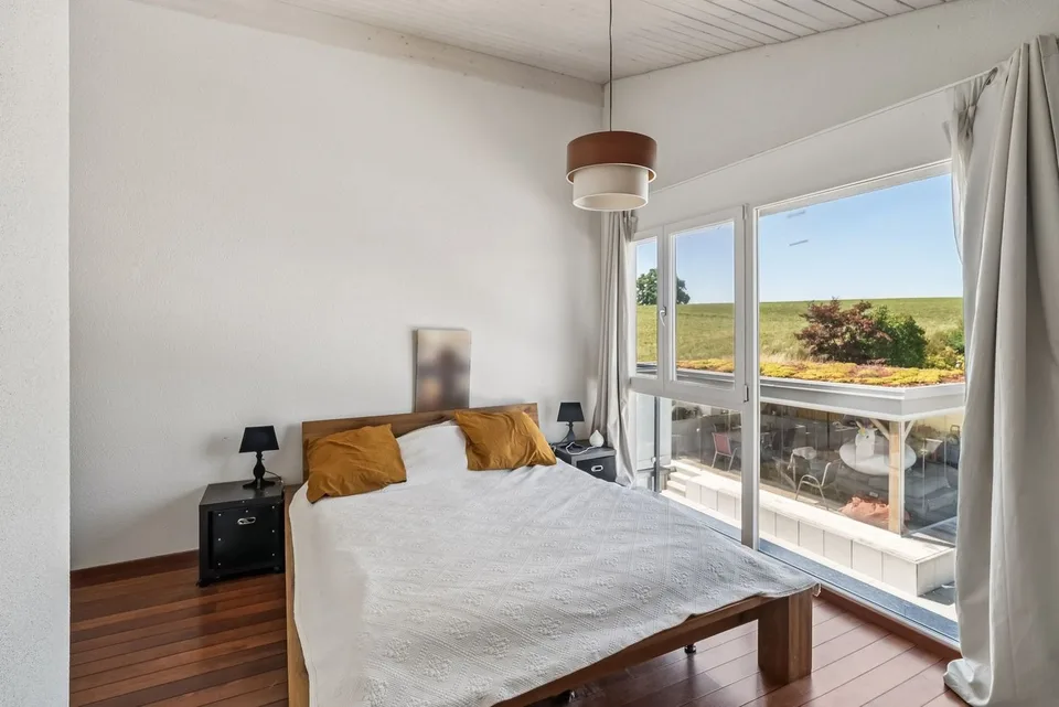 Elegant single-family villa with 6.5 rooms, pool and jacuzzi